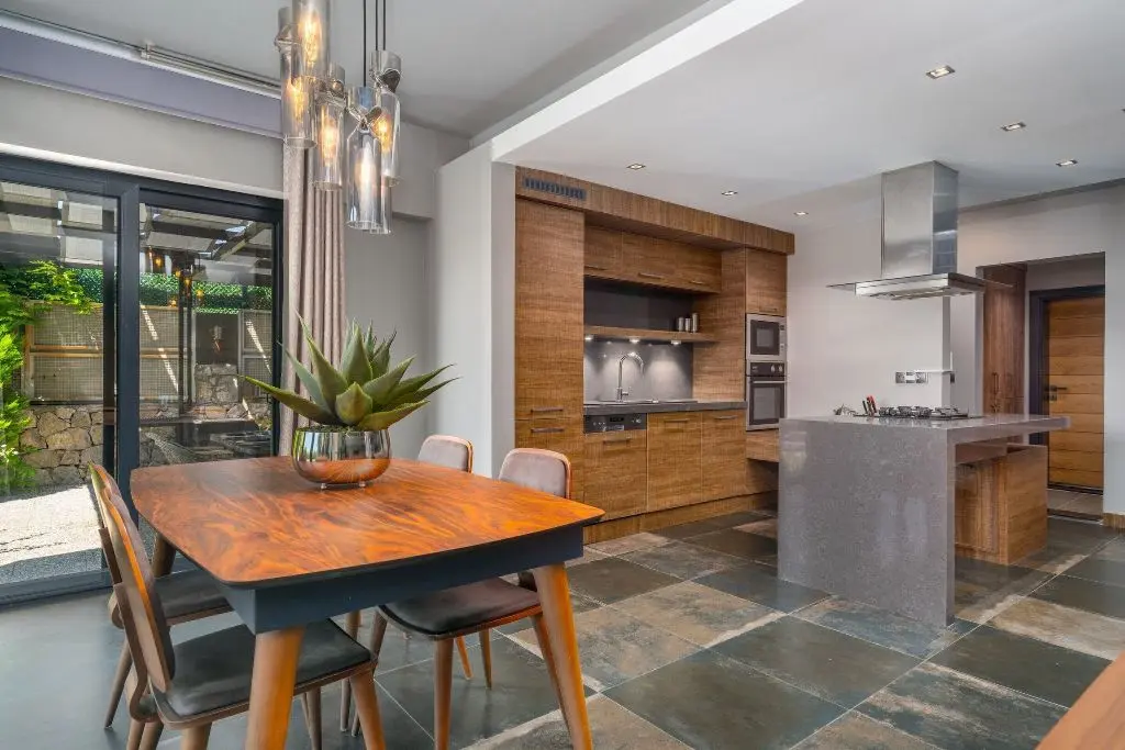 Fitted kitchen